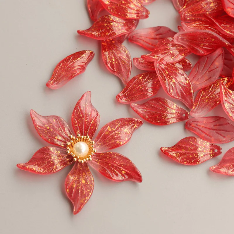 Рисунок 3 - стеклянные подвески в форме лепестков листьев