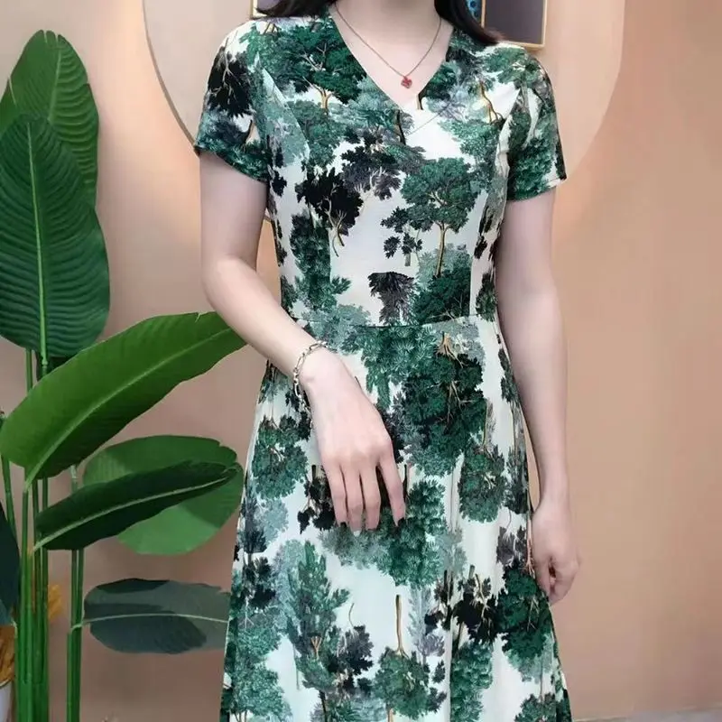 

Stylish Vintage Broken Flowers Dresses Elegant V-Neck Women's Clothing A-Line Waist Commute 2024 Summer Short Sleeve Midi Dress