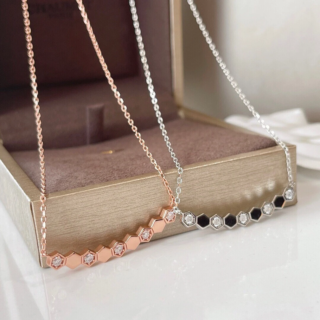 

Setting stones honeycomb female clavicle chain