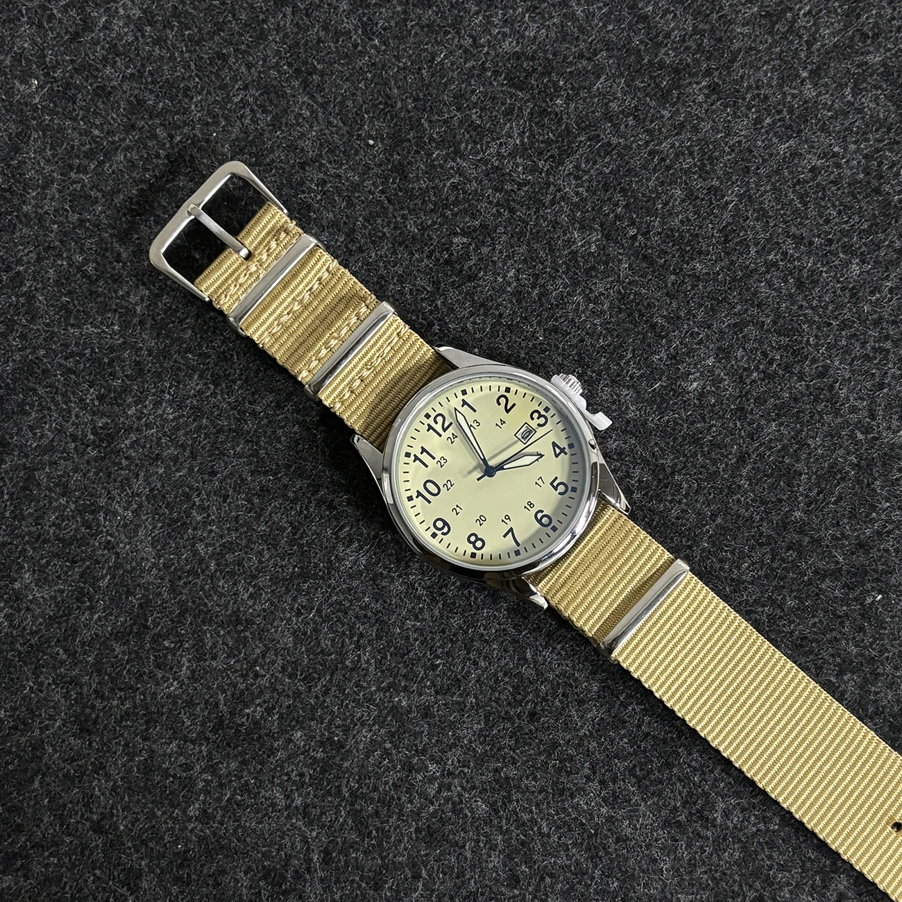 Vintage Style Quartz Watch with Nylon Strap - Waterproof Stainless Steel Wristwatch, Unisex Design