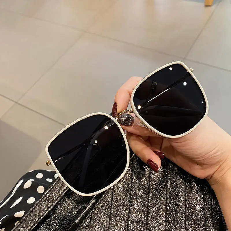thumbnail image 1 of Gafas de sol blancas con forma cóncava para mujer, lentes de sol cuadradas con montura grande y cara grande, novedad de 2024, 1 of 5