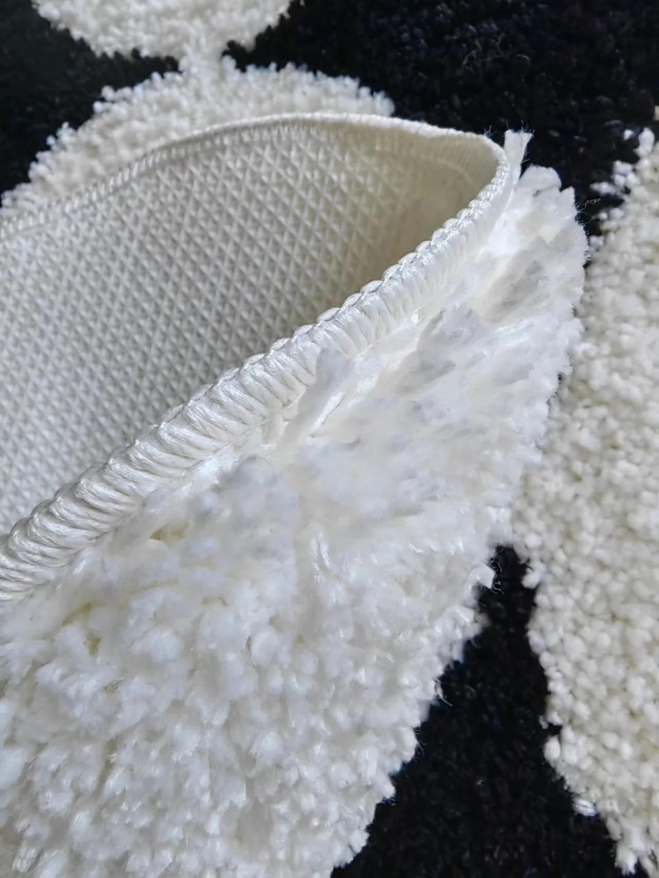 Top Quality Tufting Black White Rug Soft Fluffy Bedside Bedroom Carpet Plushy Area Floor Pad Doormat Aesthetic Home Room Decor