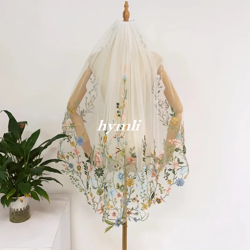Flower Embroidered Lace Bridal Veil Wildflower Design Fingertip Length Floral Wedding Veil with Metal Comb