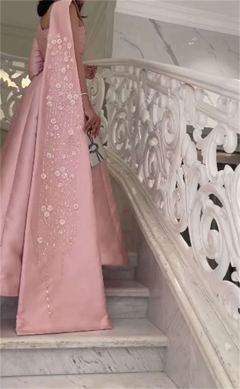 Рисунок 4 - Атласные трапециевидные платья