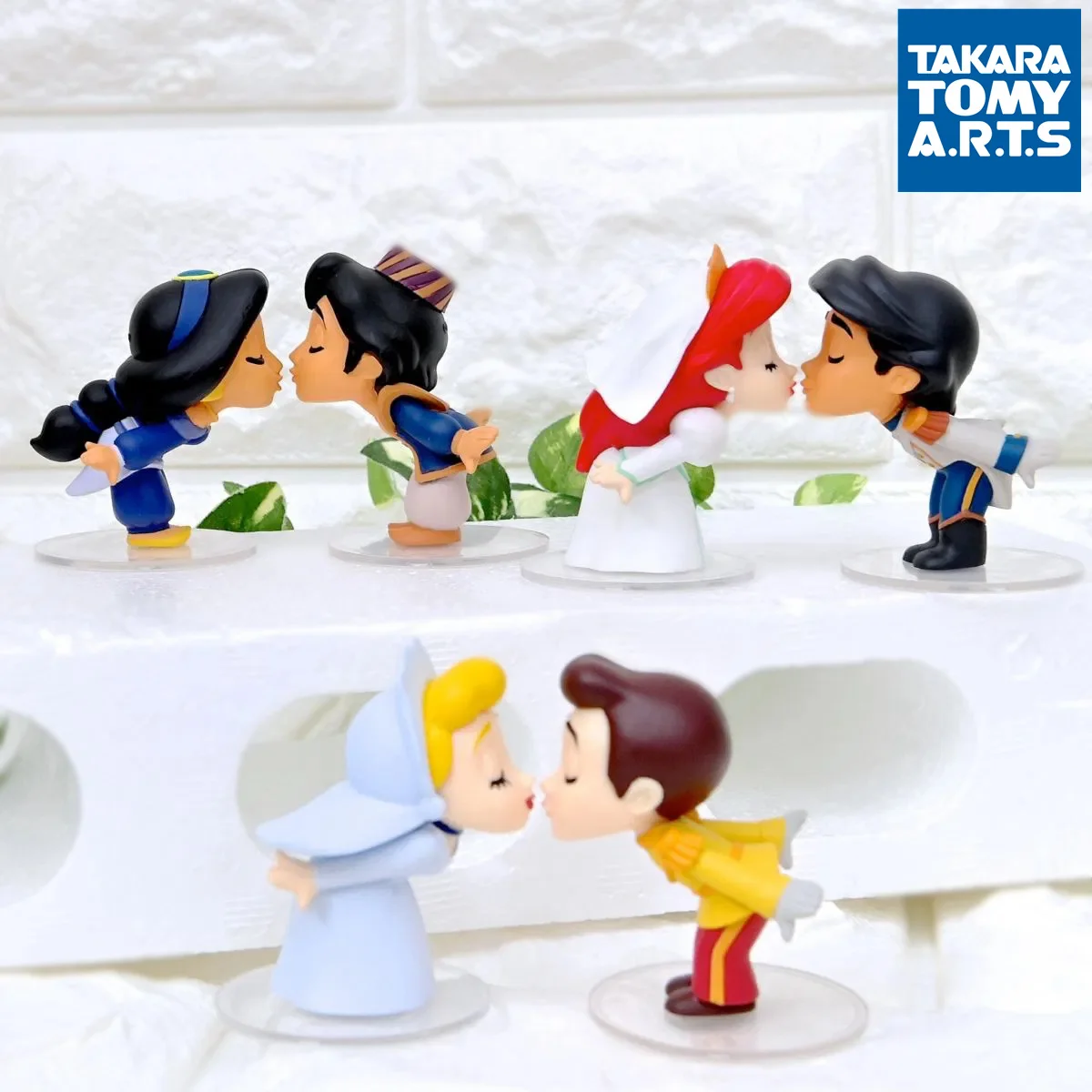 

TAKARA TOMY Capsule Toy Disney Princess Kiss Prince Couple Cinderella Ariel Molly Aladdin Figure Doll Lovers Gift