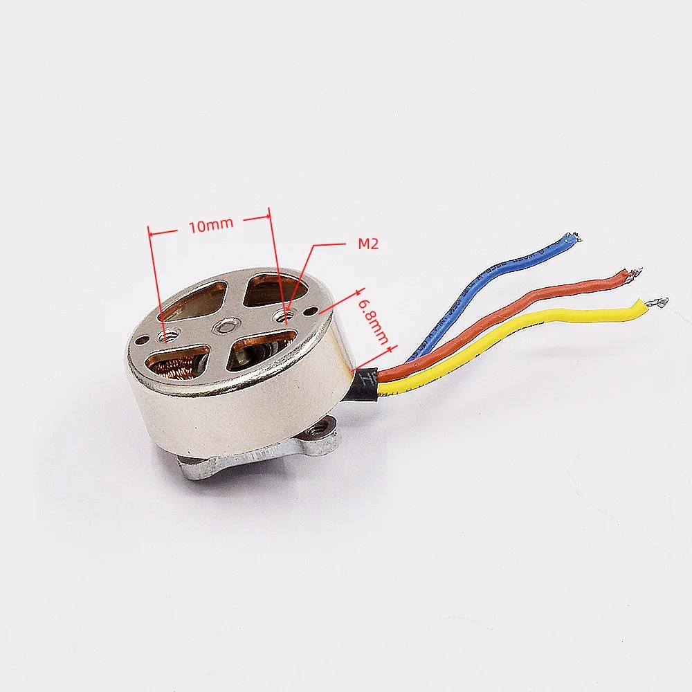 Lot de 4 moteurs Brushless 1503 pour Drone FPV alignés sur fond blanc