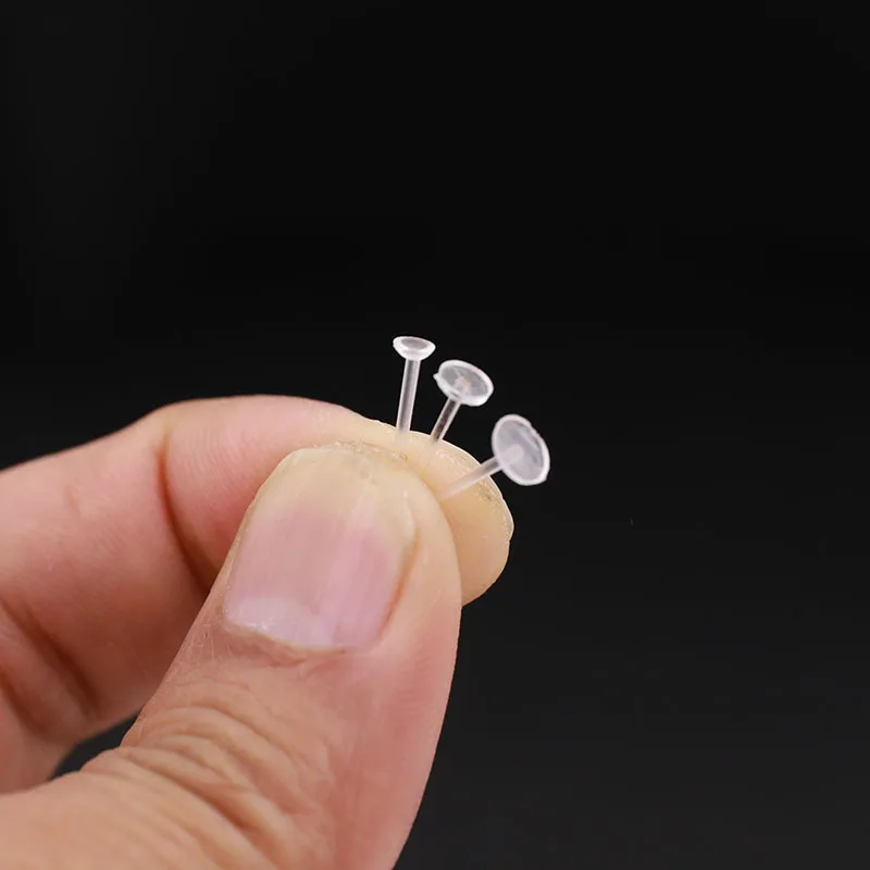 100 Stück weiße hypoallergene Ohrringe aus Kunststoff, durchsichtige Ohrstecker, Nadel und Harz, Ohrring-Verschlüsse, DIY-Ohrringe, Zubehör, Sport, Arbeit – Detail 5