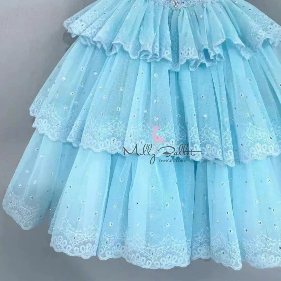 Hochwertige, maßgeschneiderte Spitzenkleider für Erwachsene und Kinder aus Stücken wie „Der Nussknacker“, „Coppelia“ und „La Sylphide“. – Detail 5