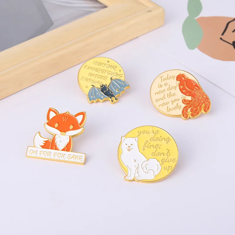 Брошь в виде собаки лисы летучей мыши |