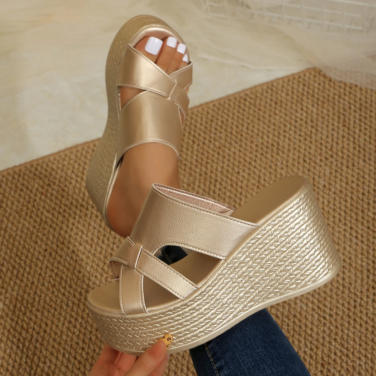 Vintage Nieten-Verzierte Keilsandalen für Damen 2026 Sommer High Heels Plateau-Sandalen Übergröße 43 Knöchelriemen Strandschuhe – Detail 9