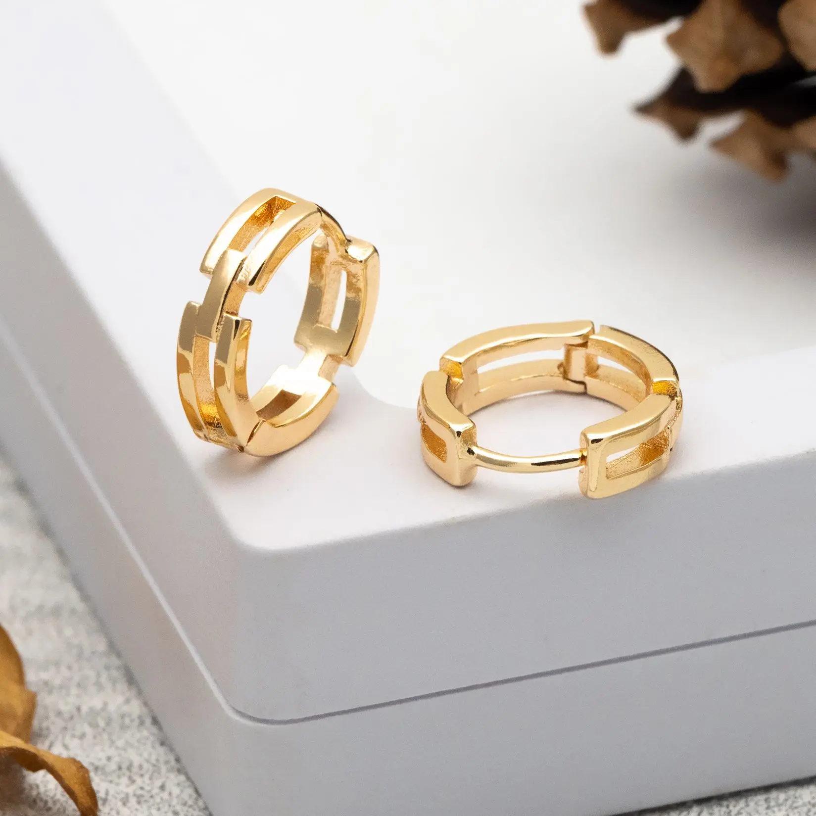 

10pcs Gold Hoop Earrings, 14mm, Gold Huggie Earrings, Gold Chain Earrings (GB-3458)