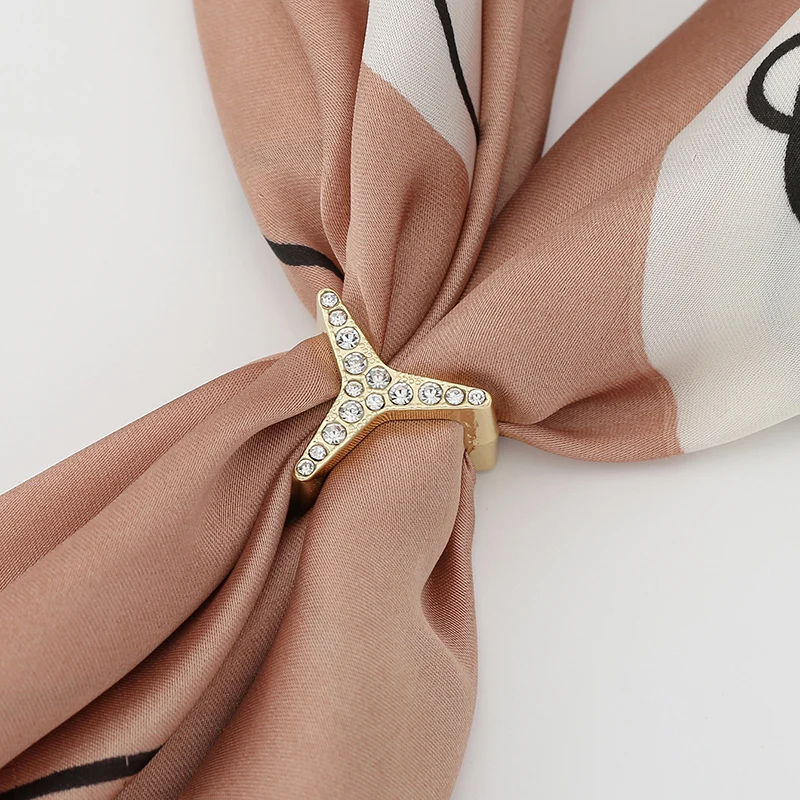 

Scarf Buckles for Wedding Hoop Women Brooch Pins Crystal Holder Silk Shawl Buckle Rings Clip Scarf Jewelry for Giifts