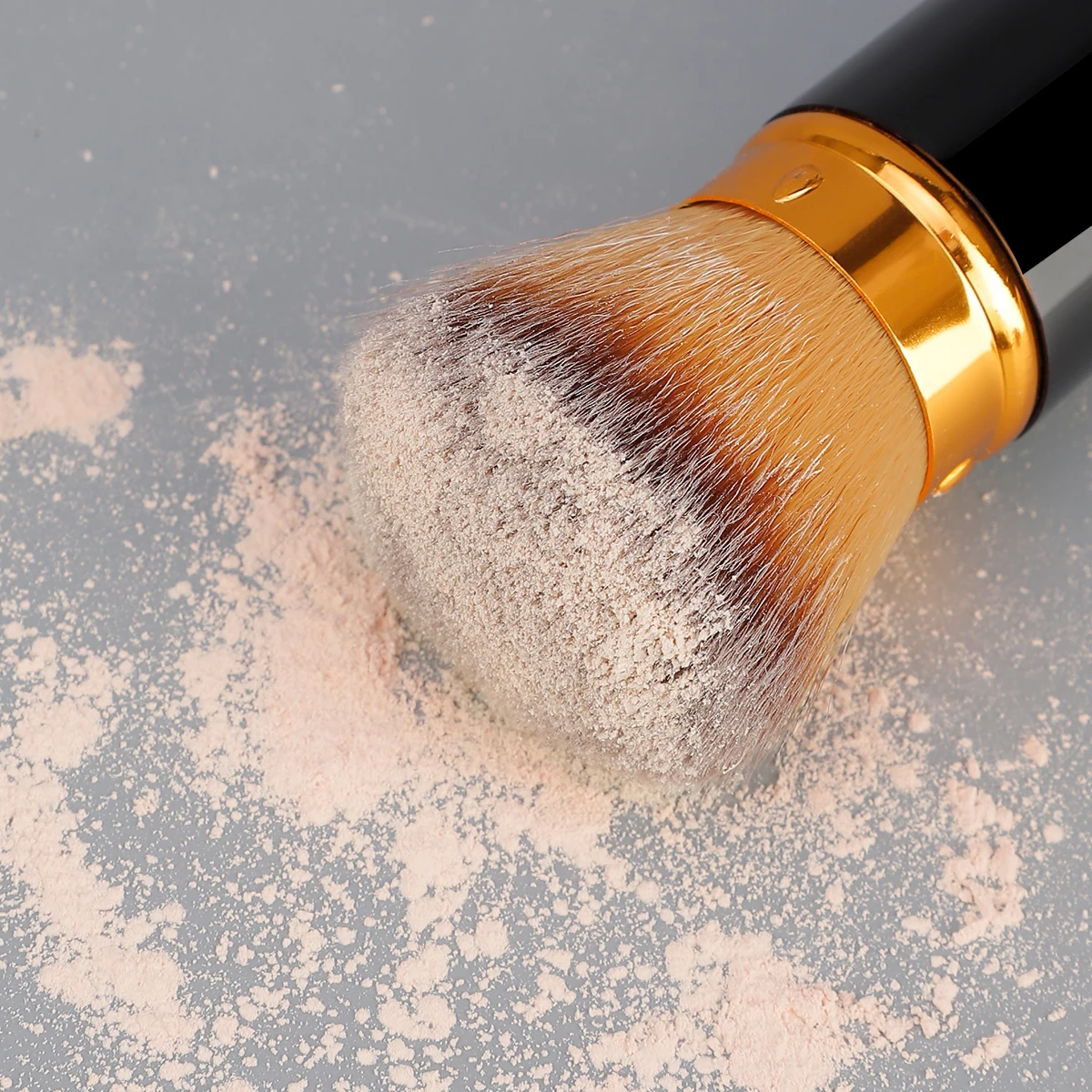 Retractable Powder Foundation and Blush Makeup Brush with Metal Handle