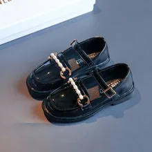 

Metal Designer Kids Patent Leather Shoes Classic Slip-on Pearl Beading Party Wedding Dress Shoes School Black White Mocassins