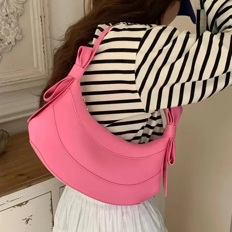 

New Niche Designer Luxury Retro French Elegant Bow Crescent Bag Exquisite Versatile Armpit Bag High-end Casual Simple Handbag