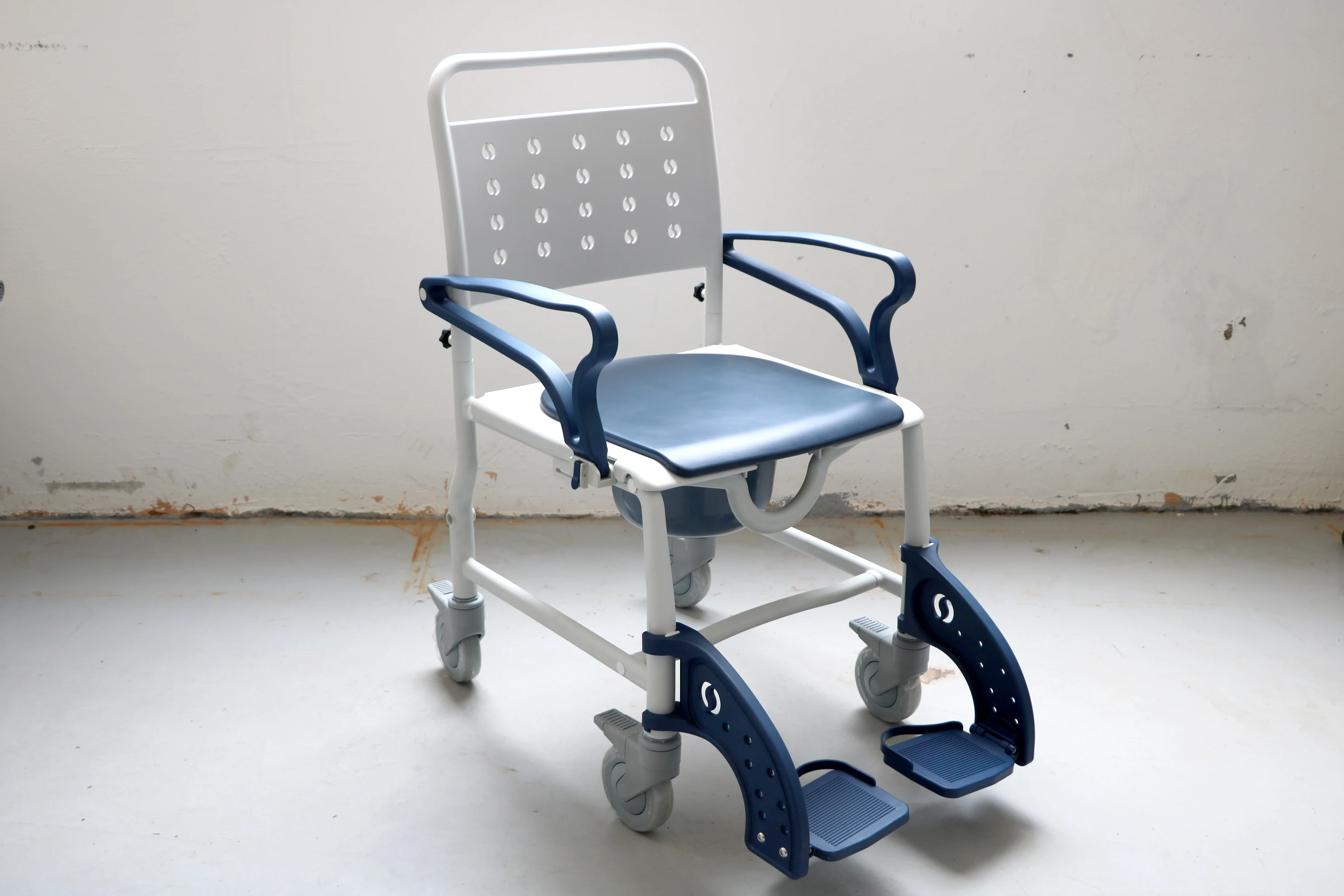 3 in 1 Plastic Folding  PU Seat Portable Commode chair for Patient 6