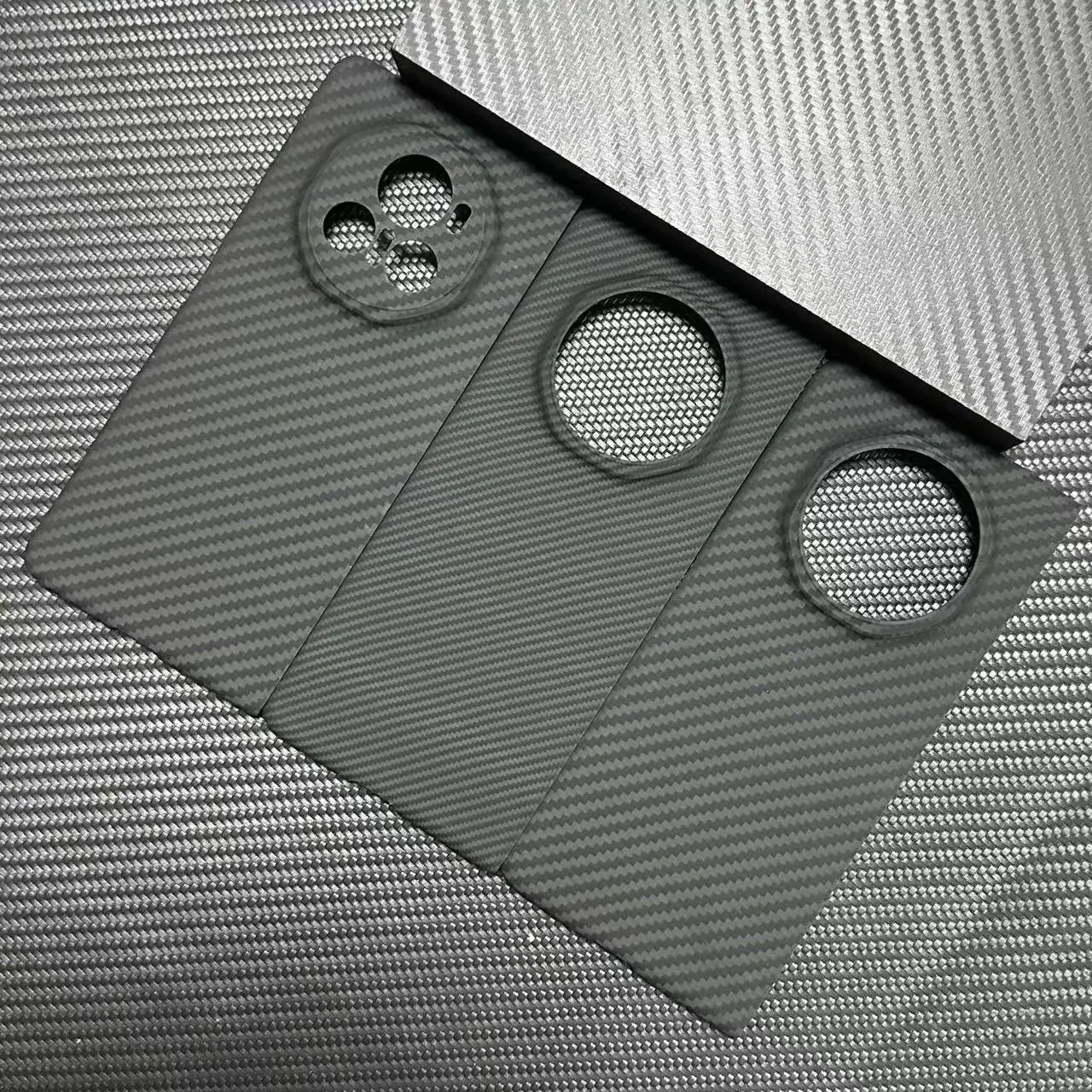 Premium Aramid Carbon Fiber Ultra-Thin Matte Phone Case – Bulletproof Protection