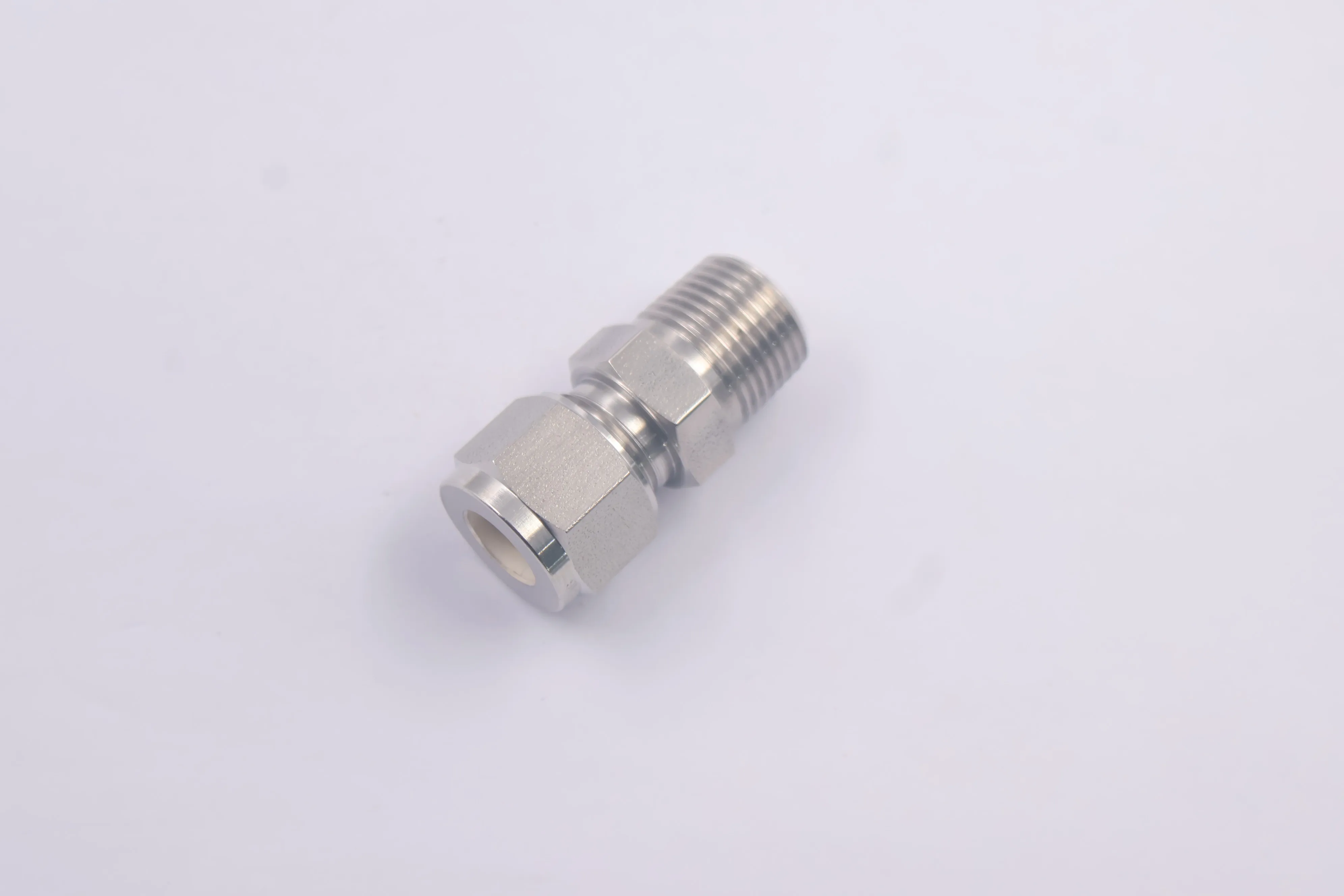 SS-10M0-1-8, Tube Fitting, Male Connector, 10 mm Tube OD x 1/2 in. Male NPT, Can Combination with Swagelok