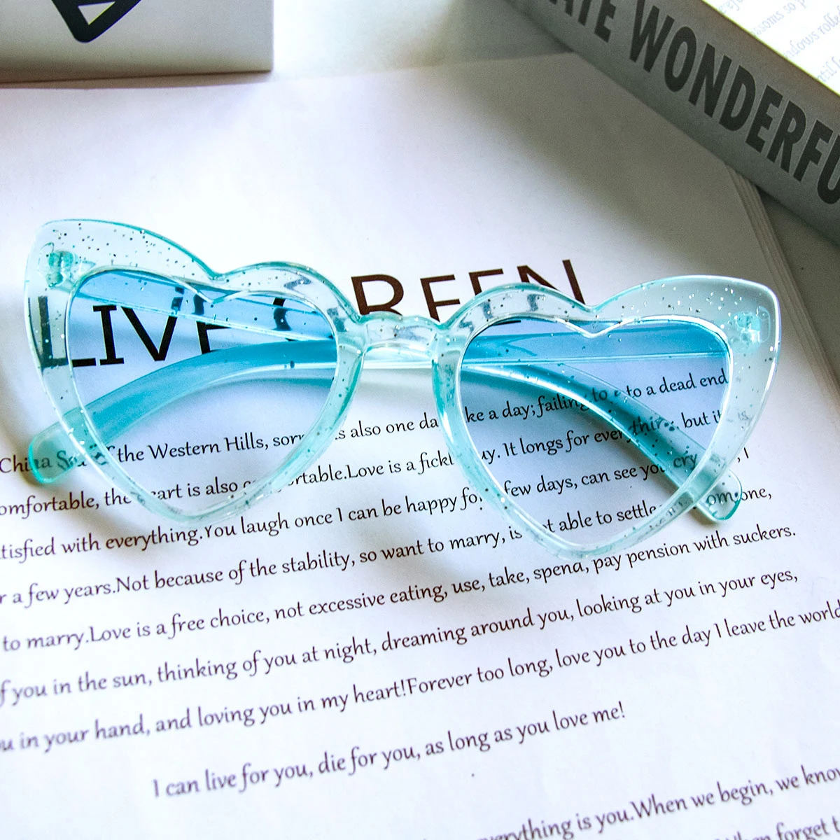 Рисунок 5 - солнцезащитные очки в форме сердца