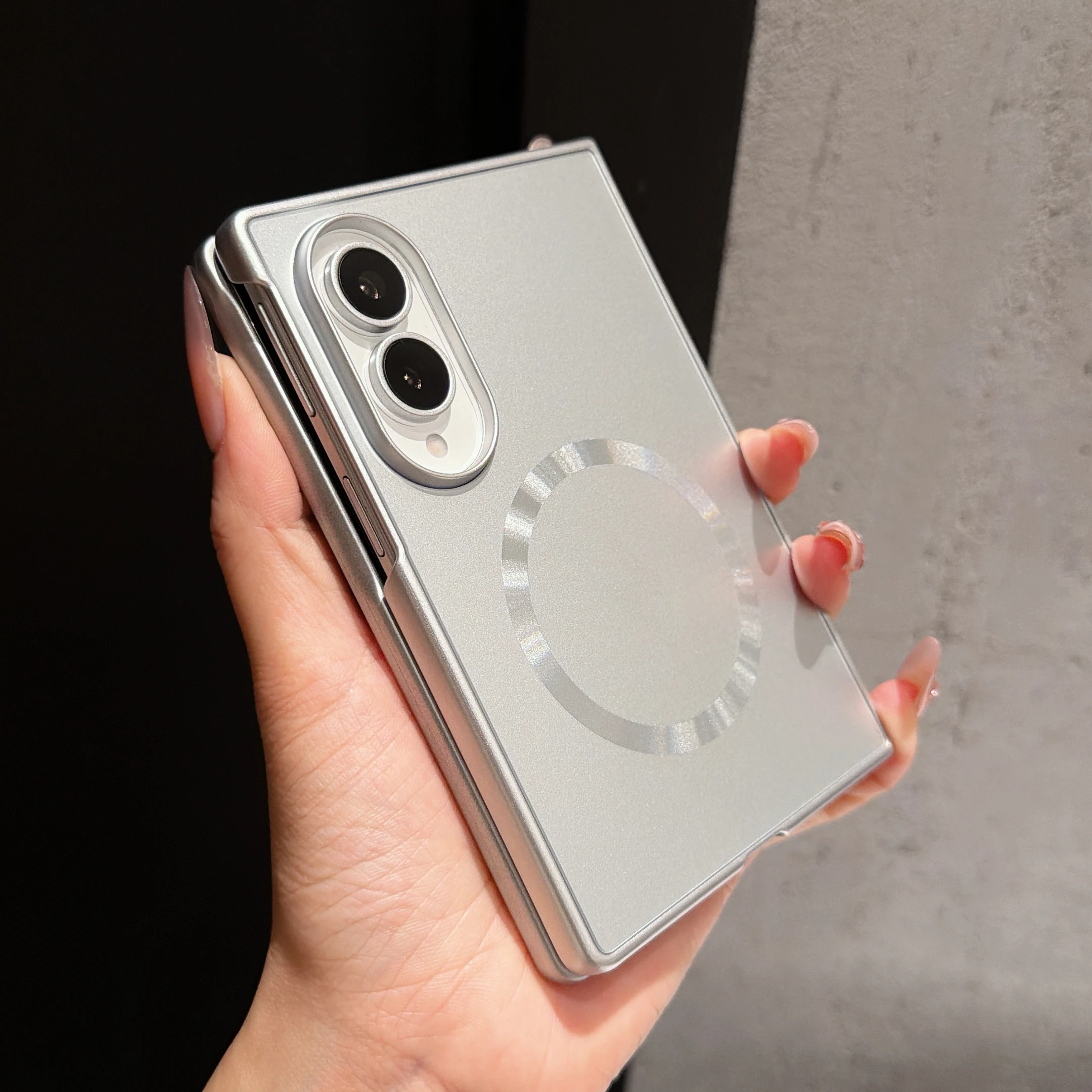 Ultra-Slim Metallic Magnetic Phone Case – Wide Shockproof, Magsafe-Compatible, Comfortable Grip, Wear-Resistant Cover