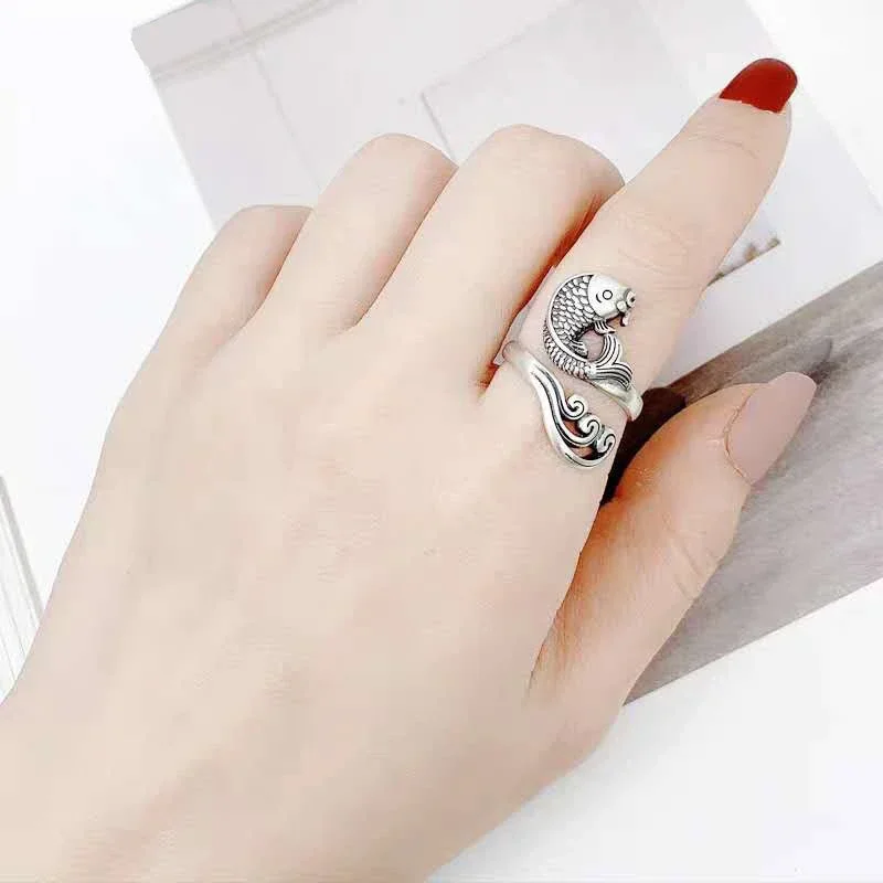 Knitting Help Tools Adjustable Crochet Thread Loop Knitting Ring Finger Wear Thimble Yarn Spring Guide Needle Sewing Accessory