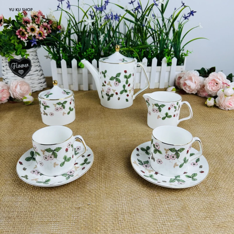 

Wild Strawberry Large Coffee Pot European Ceramic Cup Saucer Bone China Afternoon Tea Set Coffeware Teacup Coffee Accessories