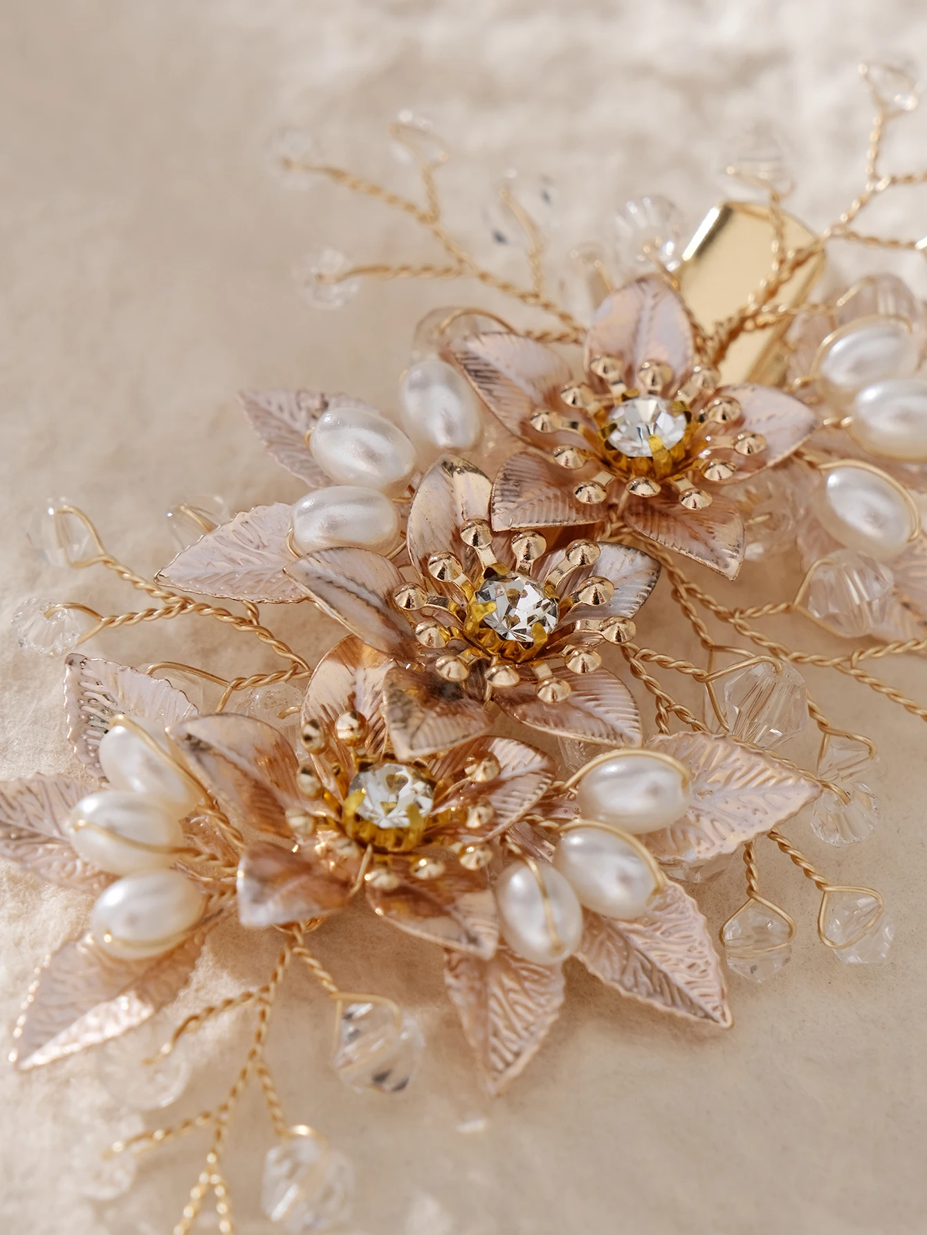 Handgemachte Perle Blume Haars pangen für Frauen Haarnadeln Braut Hochzeit Haarschmuck Kristall Gold Farbe Braut Kopf bedeckung Geschenk – Detail 18