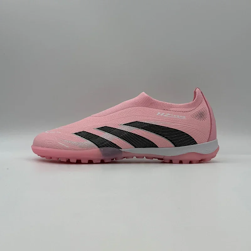 الرجال المهنية ملعب كرة القدم الأحذية العشب مباراة...