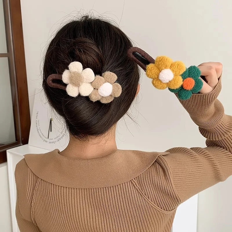 

Autumn Winter Plush Flower Hair Claw Women Chic Duckbill Clip Hairpin Back Head Hair Clips Hair Accessories for Girls Wholesale