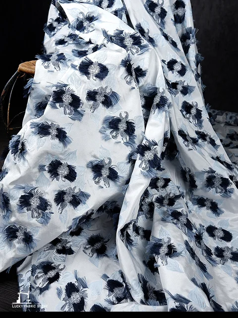 Niche bleu et blanc dentelle coupe fleur gland jacquard tissu texture manteau créatif coton vêtements tissu designer tissu 2