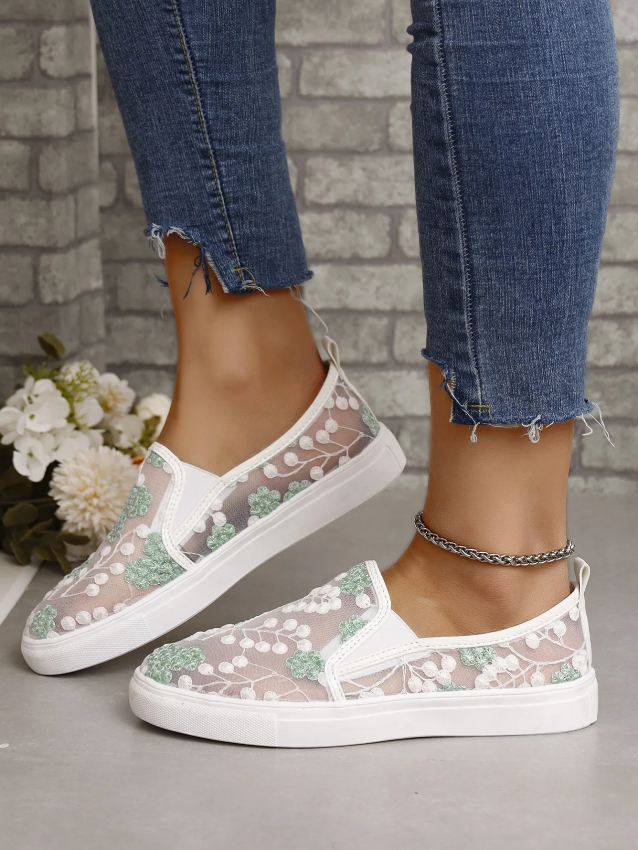 Women's breathable embroidered shoes, soft, comfortable & fashionable