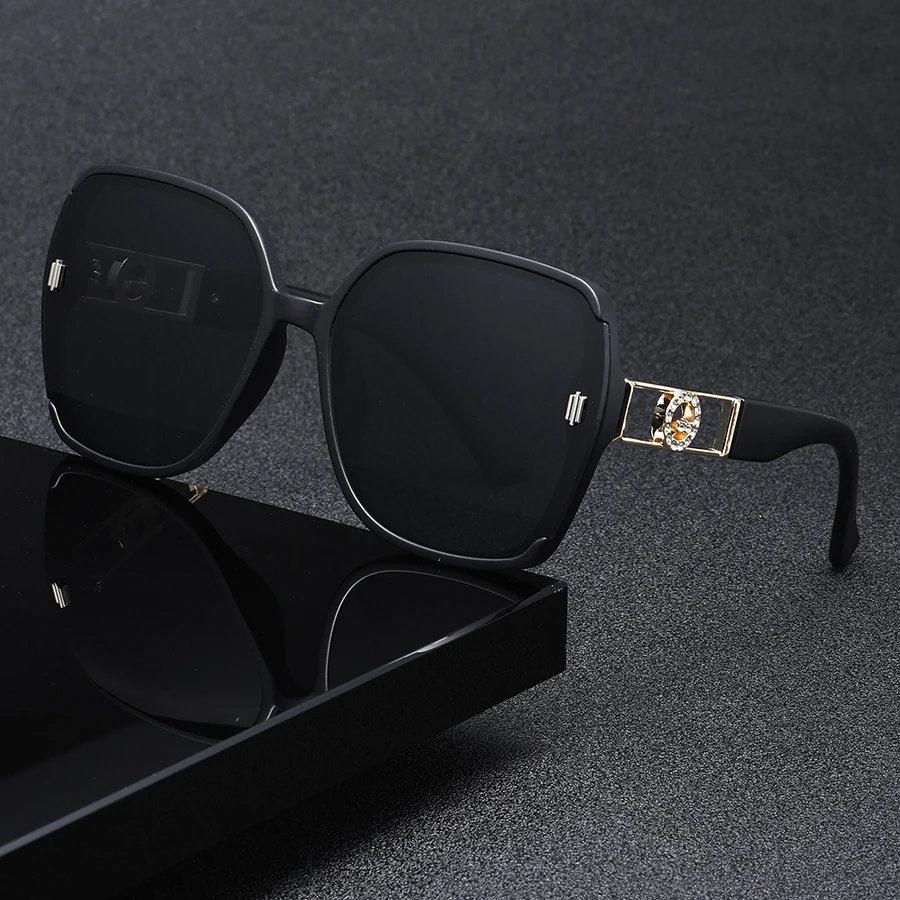 Chic Street Style Sunglasses: The Ultimate Accessory for Outdoor Adventures and Celebrations