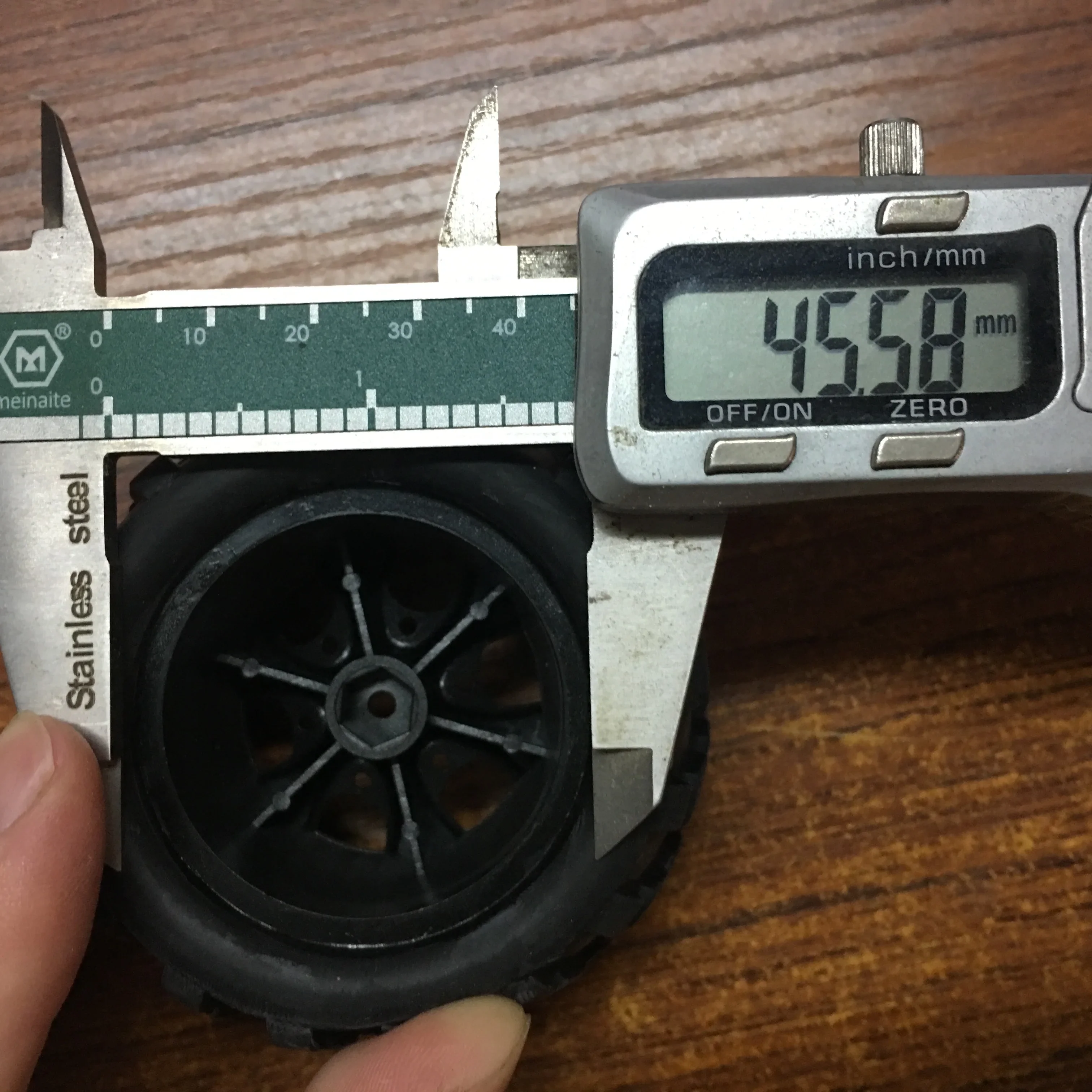 Wltoys A979 1/18 RC카 예비 부품, 왼쪽 타이어 2 개, 오른쪽 타이어 2 개, A979-01 02 액세서리