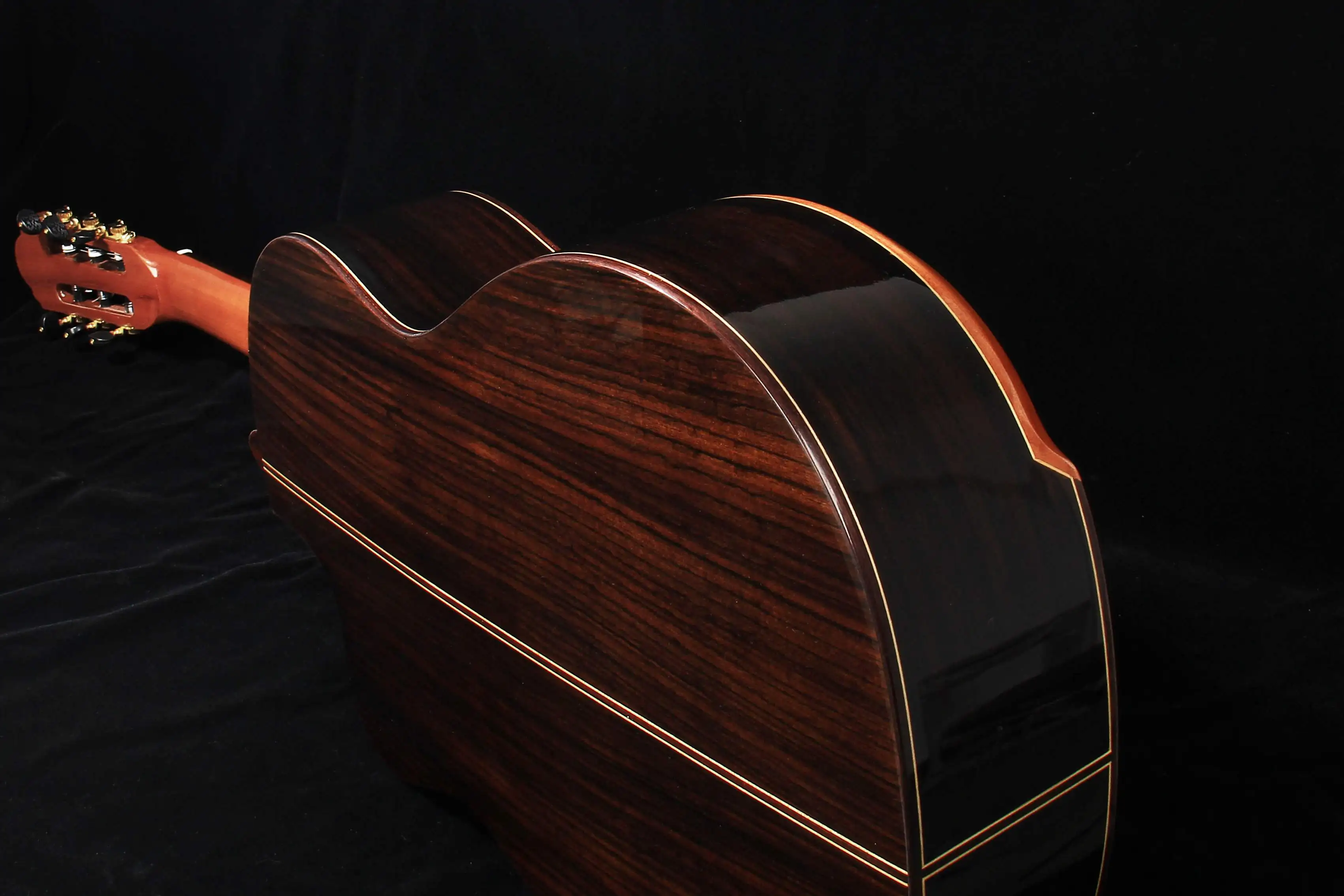 39 inch Solid Red Cedar Classic Electric Guitar 6 String High gloss Natural Clolor Classical Guitar 19fret with Armrest Bone Nut classical guitar