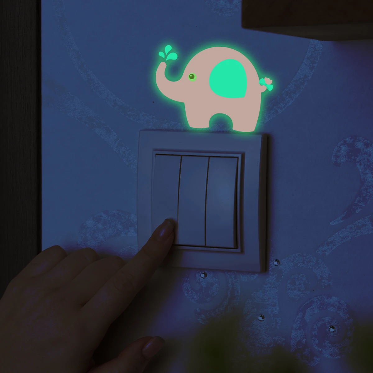 1pcs cartoon animal pink elephant pattern glow-in-the-dark switch stickers, can be peeled and pasted indoor decoration stickers