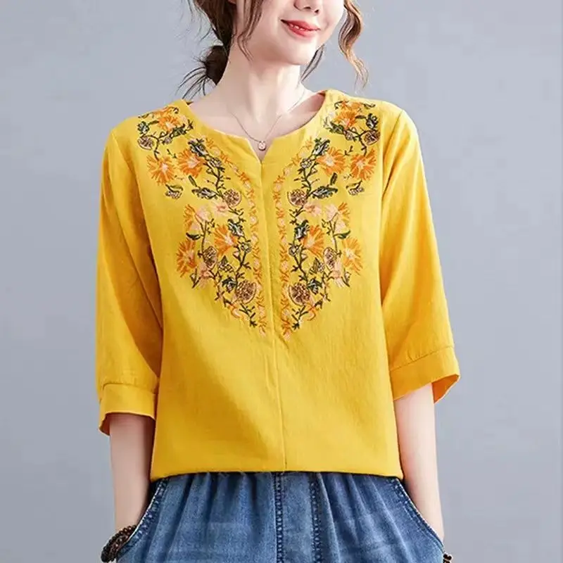 Women's Retro Ethnic Style Embroidery Cotton Linen Blouse Summer Fashion Simple Casual Streetwear Shirt Short Sleeve Loose Tops