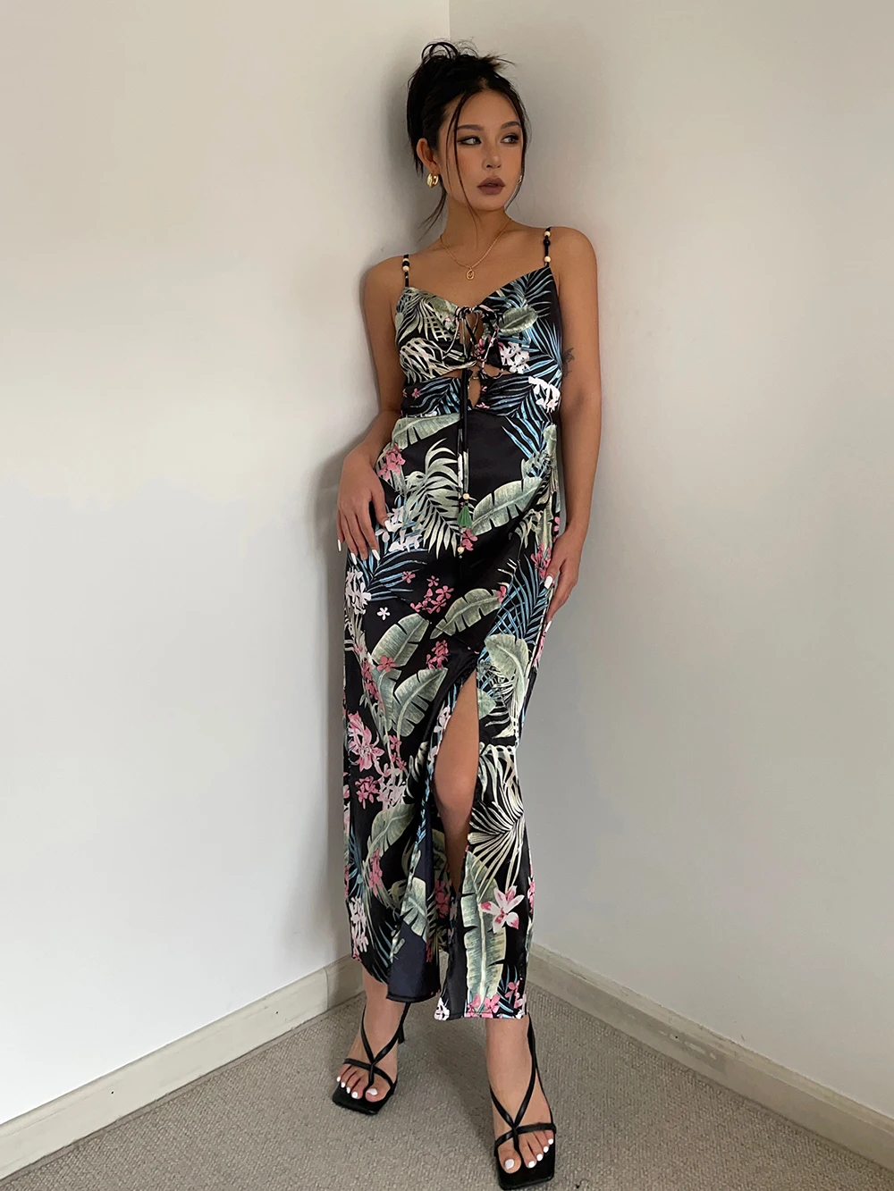 

Bohemian Seaside Vacation Style Deep V Vest Long Skirt