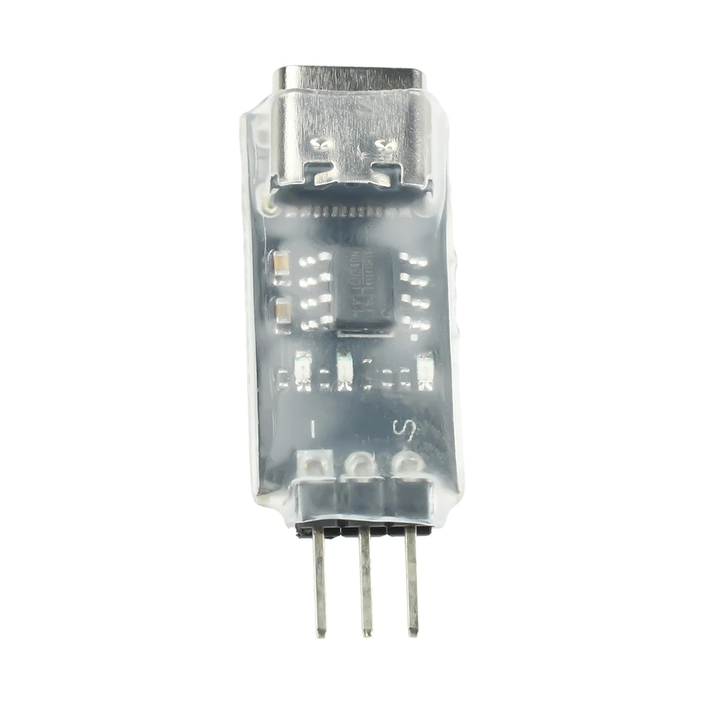Interface du logiciel de configuration affichée sur un écran d'ordinateur, reliée au programmateur USB Type-C pour ESC AM32, outil de réglage pour drones et voitures RC