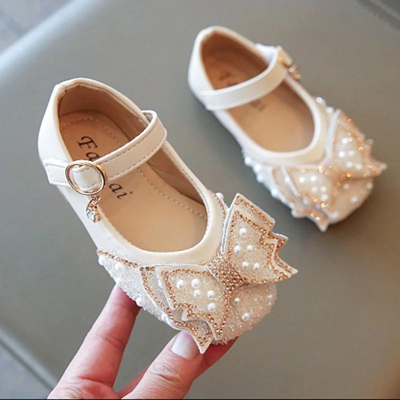

2023 New Spring Summer Korean Peas Shoes Casual Fashion Cute Princess Style Retro Simple Rhinestone Pearl Sandals Dance Shoes