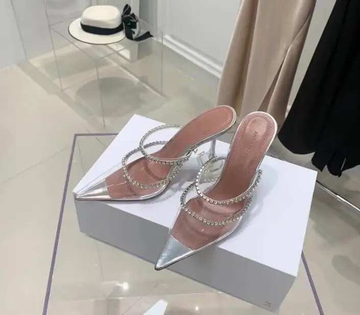 Рисунок 3 - Босоножки Gilda со стразами из