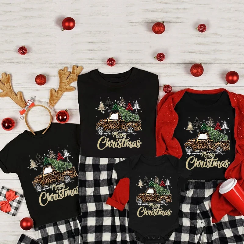 thumbnail image 2 of Camiseta de Navidad a juego para la familia, para madre, padre e hijo, mameluco para bebé, camisetas navideñas a juego, look familiar, regalo de Navidad, 2 of 5