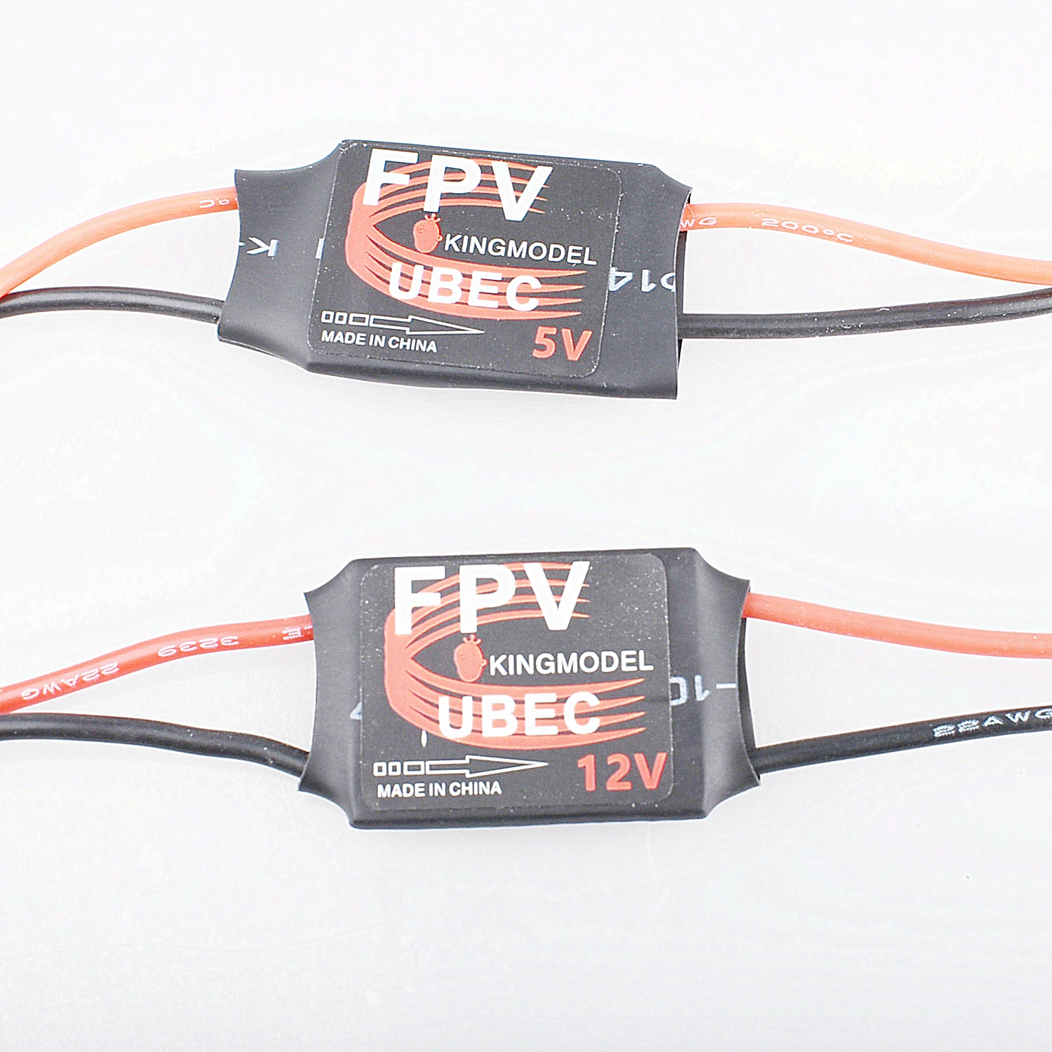 Connecteurs d'entrée et sortie de l'UBEC-3A Mini BEC pour drone FPV.
