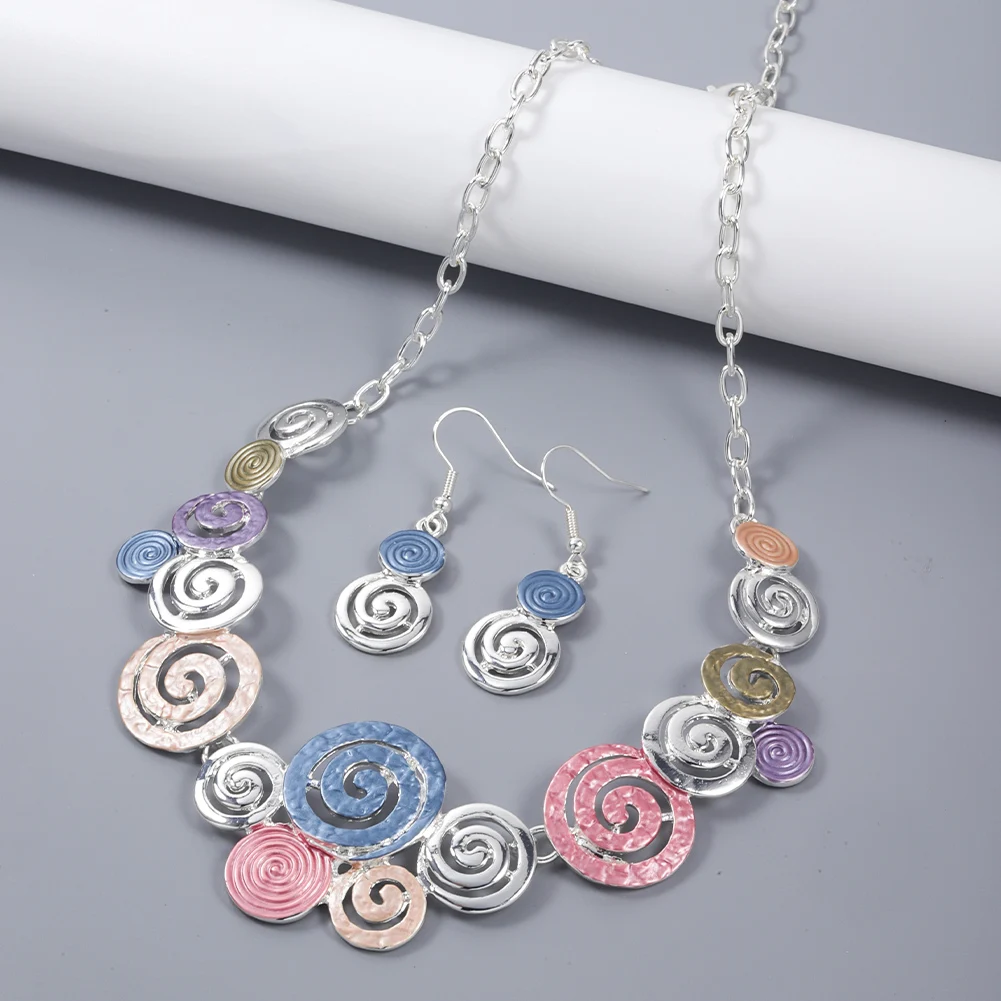 2024 Set di gioielli da donna Design originale filettato Orecchini geometrici Collana Set Regalo per la festa della mamma Accessori per banchetti per la mamma  36