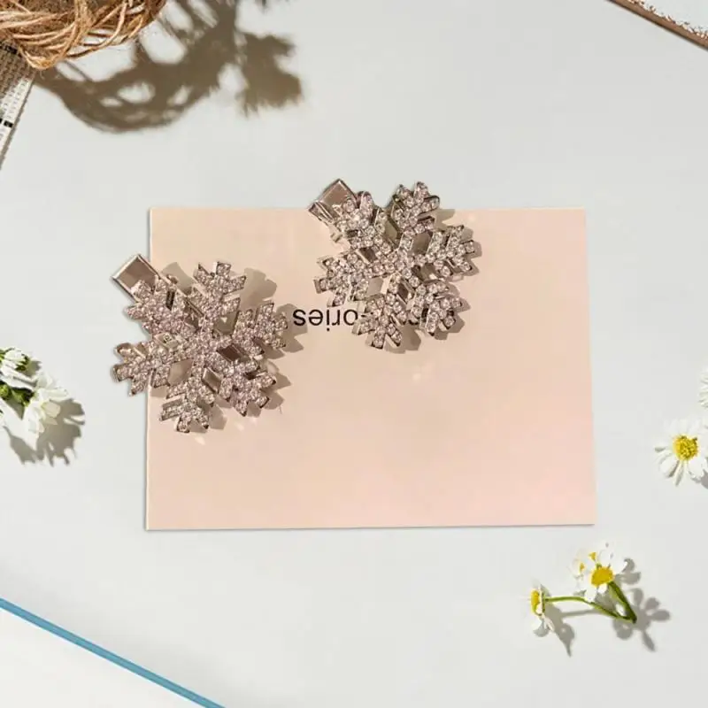 Snowflake Pearl Hair Clip Winter Girls Small Sweet Bobby Pins Women Fashion Retro Flower Hairside Headwear Accessories