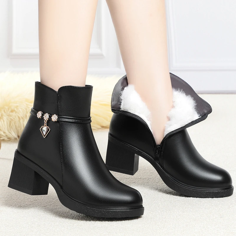 

Boots Women Shoes Fashion 2023 New Large Size 41 42 43 Natural wool Women Snow Boots Middle Heel Casual Winter Boots Women