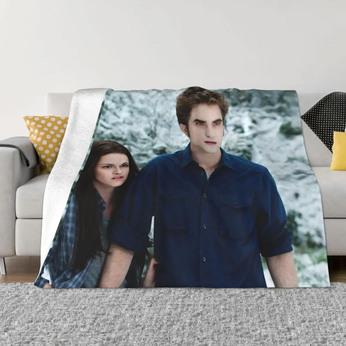 

The Twilight Saga Vampire Blanket Coral Fleece Plush Textile Decor Edward Bella Warm Throw Blanket for Home Car Plush Thin Quilt