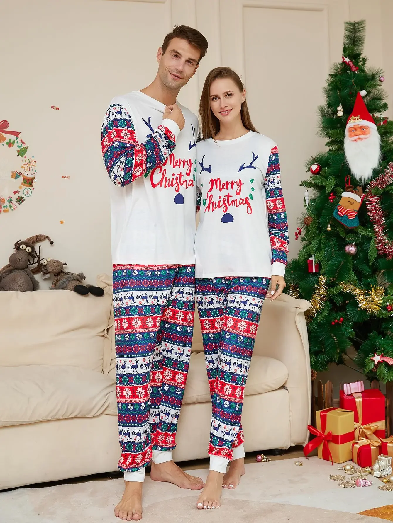 thumbnail image 4 of Conjunto de pijamas familiares con estampado de ciervos de Feliz Navidad, conjuntos a juego para madre, hija, padre e hijo, mameluco para bebé y perro, pijamas suaves con aspecto navideño, 4 of 5