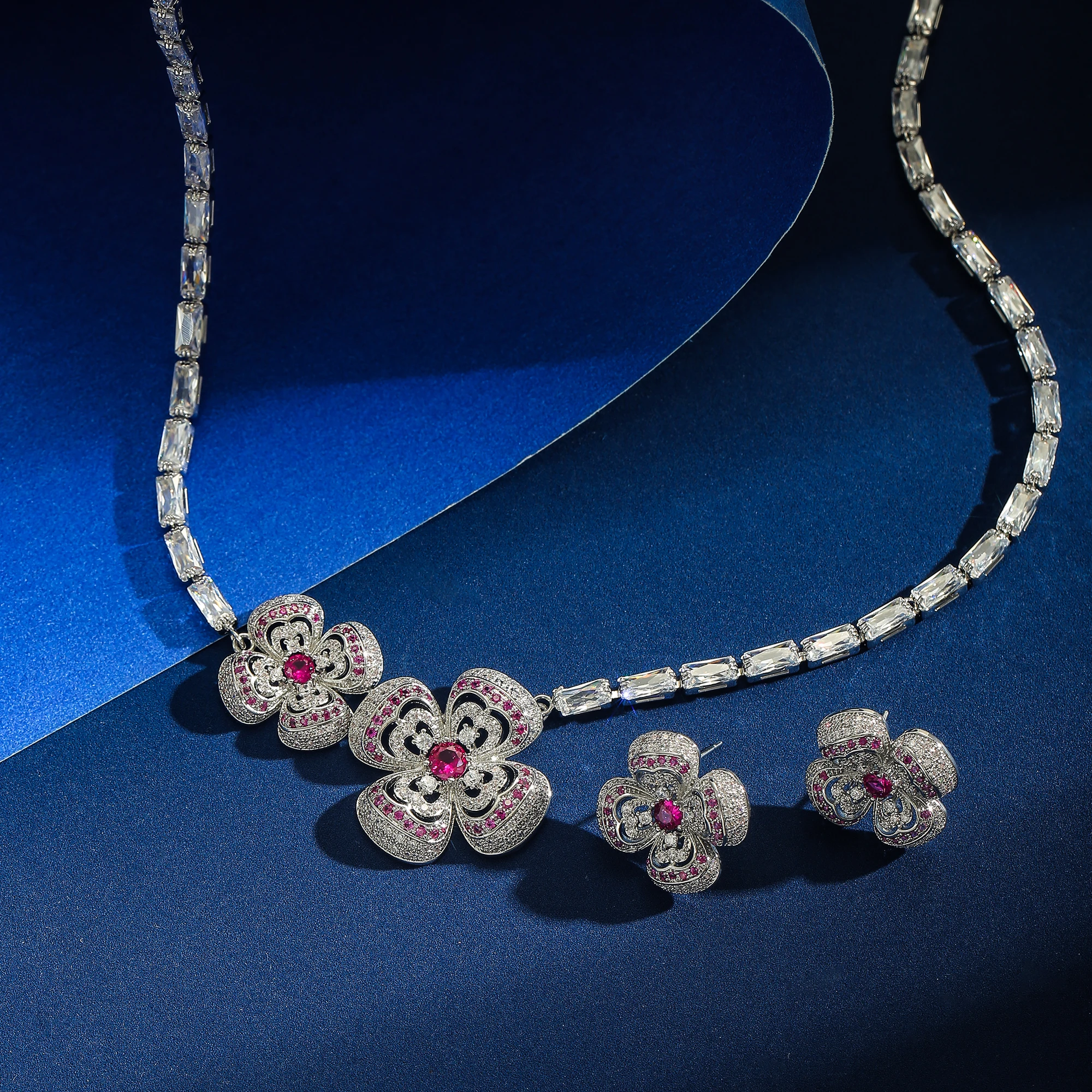 

High Quality Zircon Flowers Pendant Women Jewelry Set Fashion Women Casual Party Necklace Earrings Set for Wedding Banquet