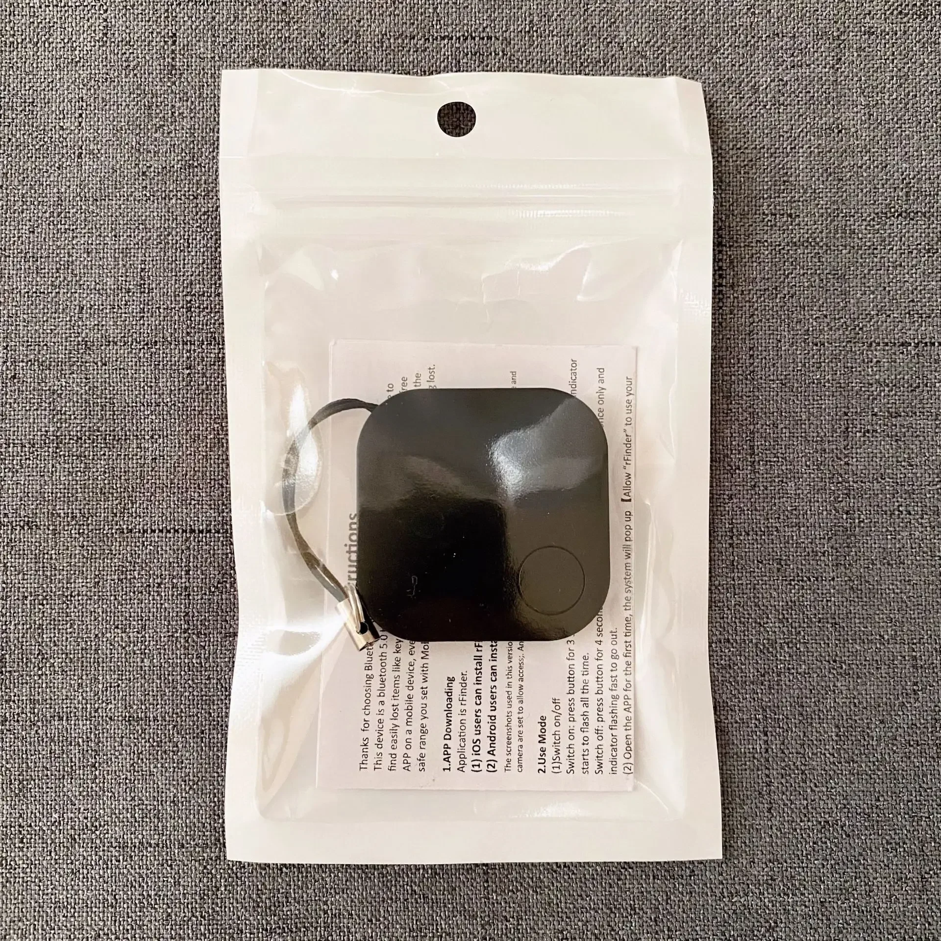Compact Bluetooth Pet Tracker with Built-in Speaker and Anti-Loss Features