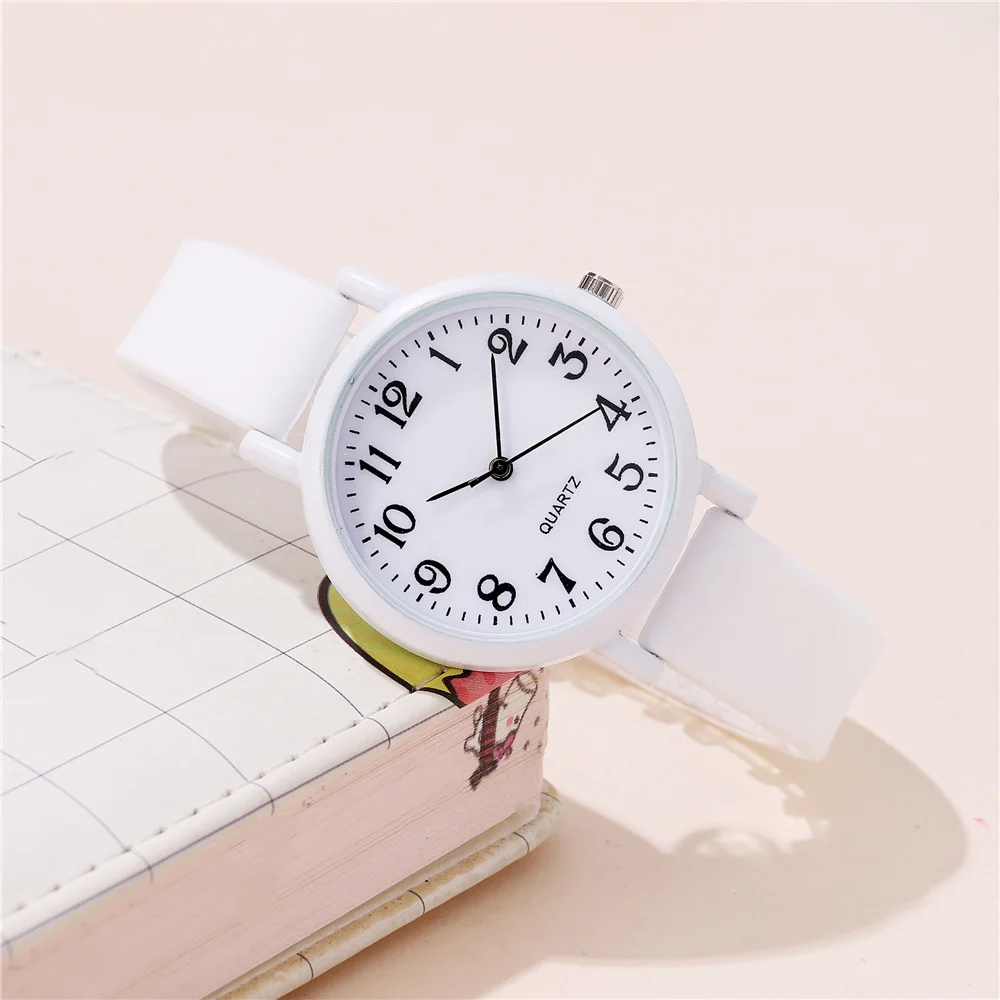 Minimalist Silicone Children's Casual Wristwatch in Black and White